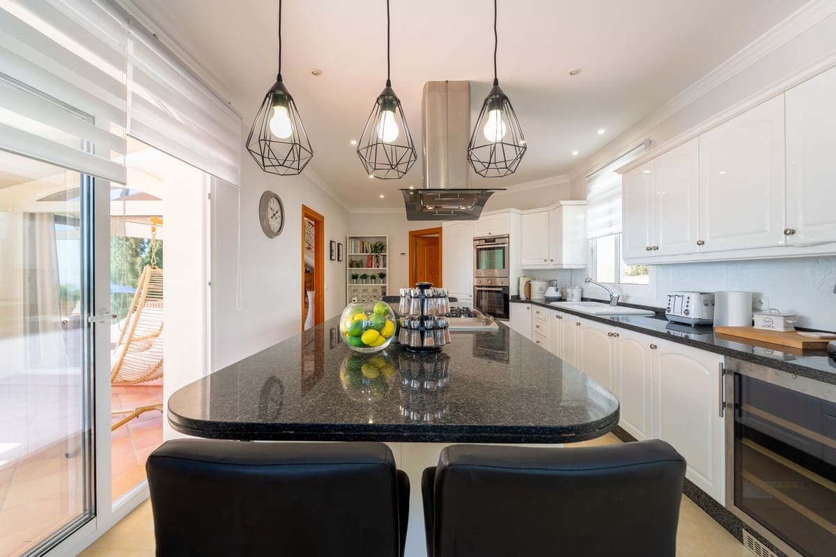4 chambre Villa/Maison à vendre à Valtocado avec piscine garage - 1 500 000 € (Ref: 9812448)