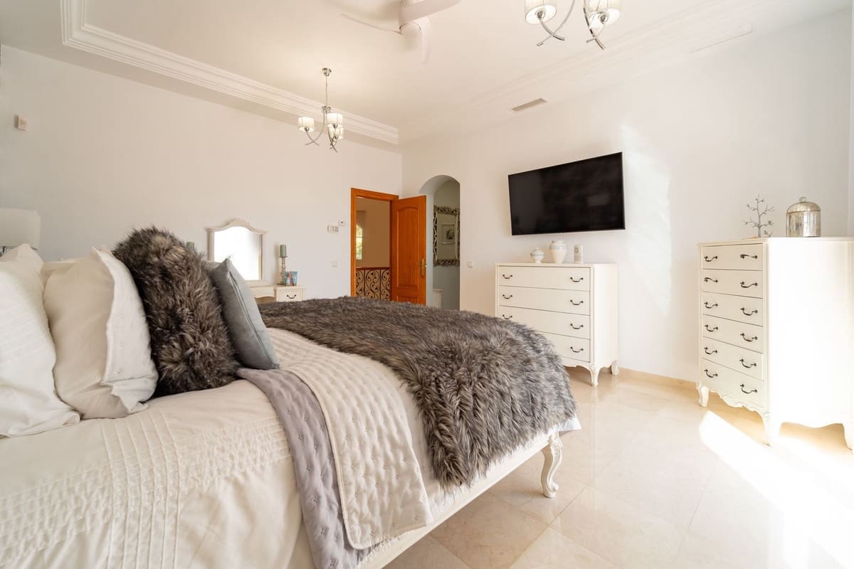 4 chambre Villa/Maison à vendre à Valtocado avec piscine garage - 1 500 000 € (Ref: 9812448)