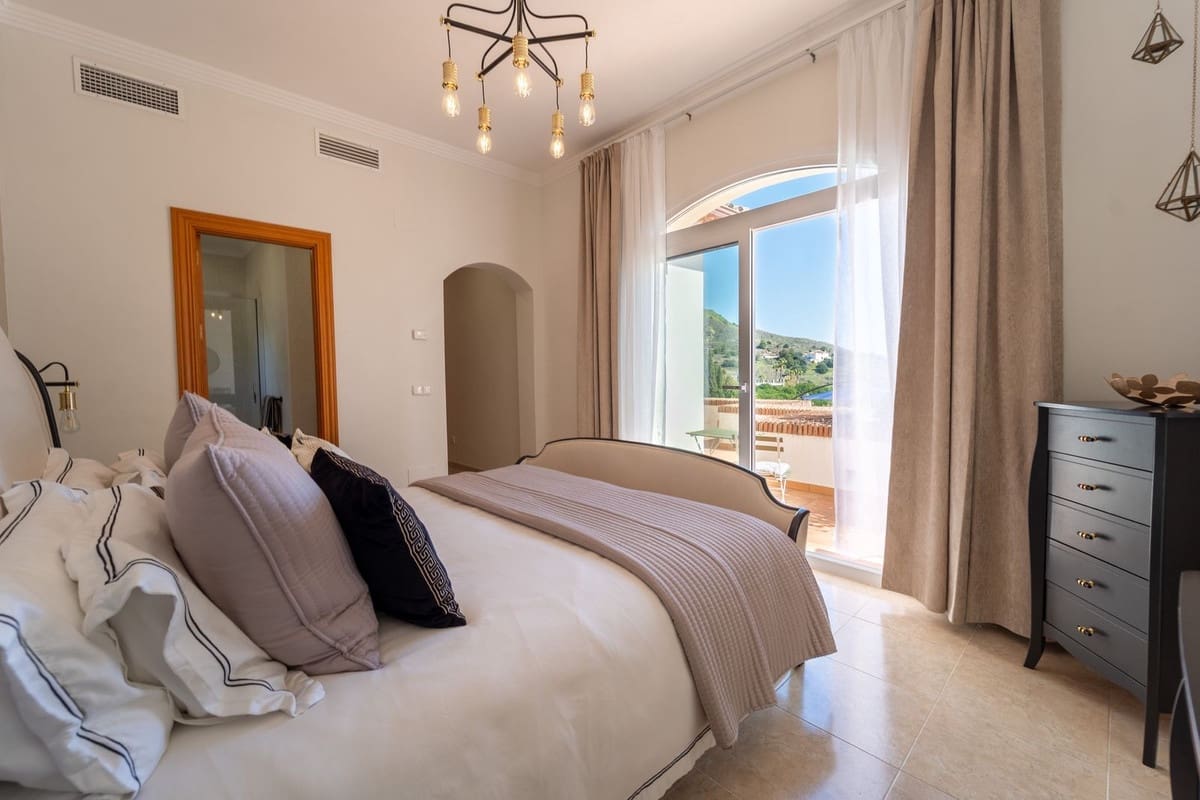 4 chambre Villa/Maison à vendre à Valtocado avec piscine garage - 1 500 000 € (Ref: 9812448)