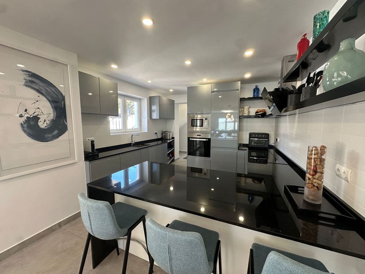 4 Zimmer Villa zu verkaufen in Benalmadena mit Garage - 1.350.000 € (Ref: 9812449)