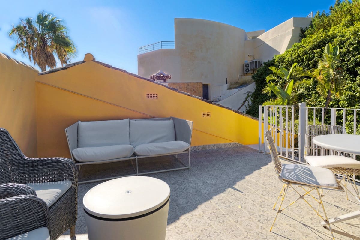 5 bedroom Villa for sale in Torremuelle with pool garage - € 1,095,000 (Ref: 9812451)