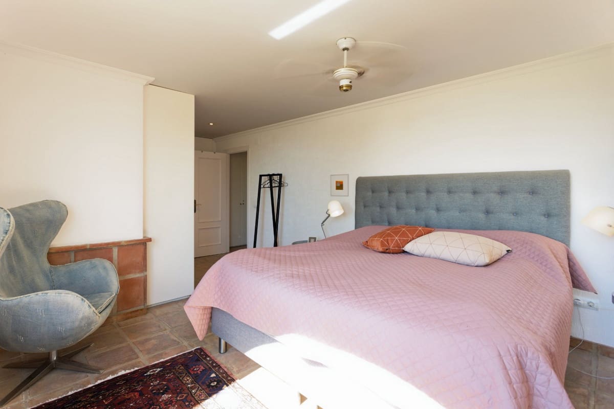 5 bedroom Villa for sale in Torremuelle with pool garage - € 1,095,000 (Ref: 9812451)