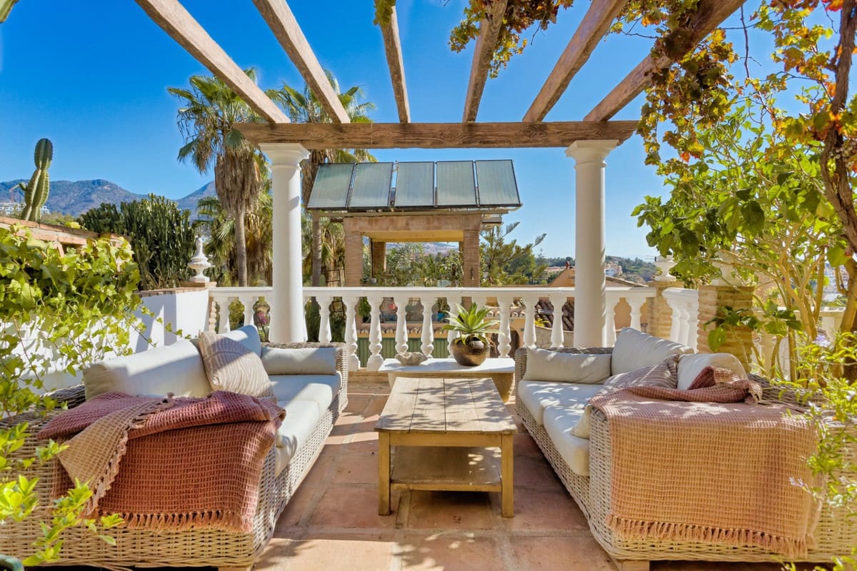 5 bedroom Villa for sale in Torremuelle with pool garage - € 1,095,000 (Ref: 9812451)