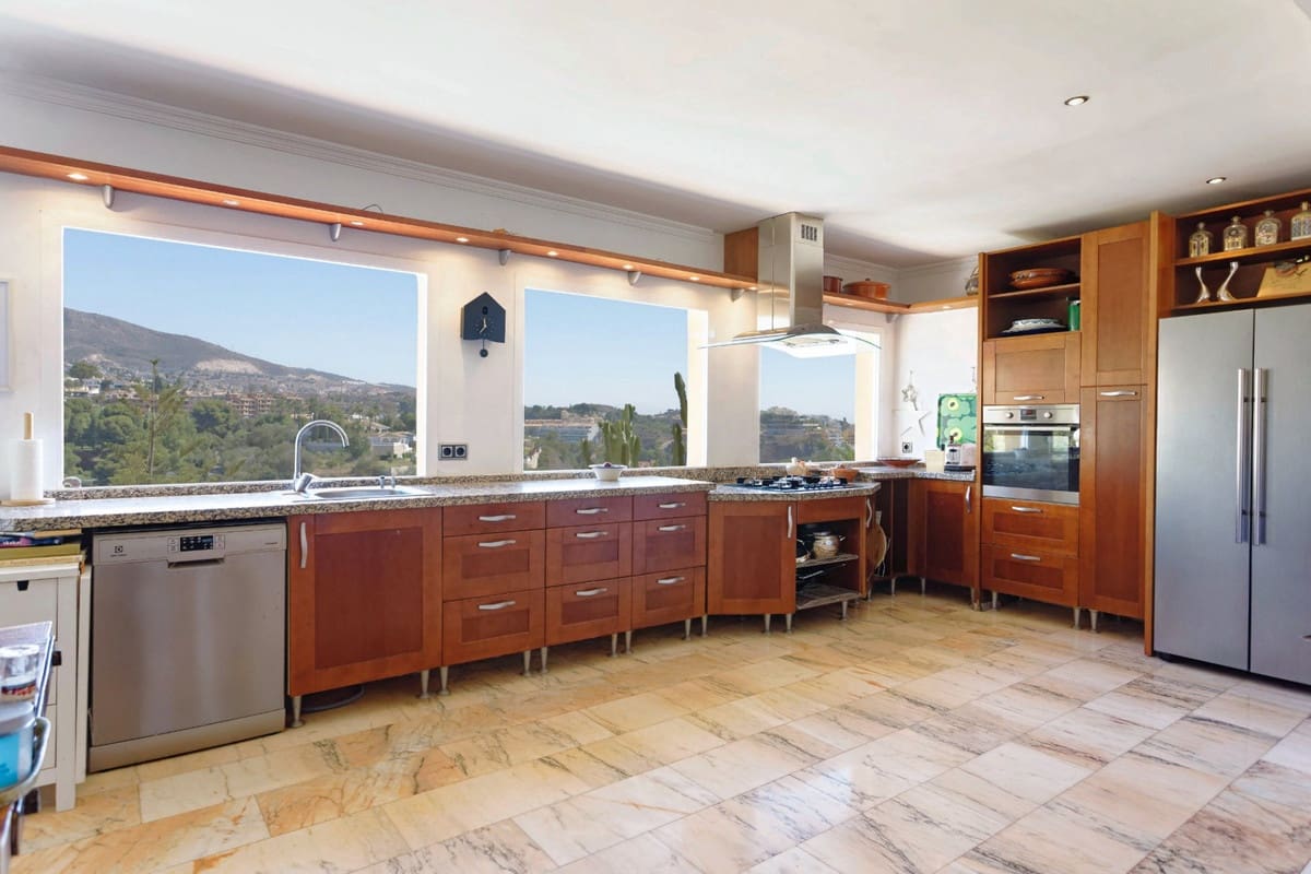 5 bedroom Villa for sale in Torremuelle with pool garage - € 1,095,000 (Ref: 9812451)
