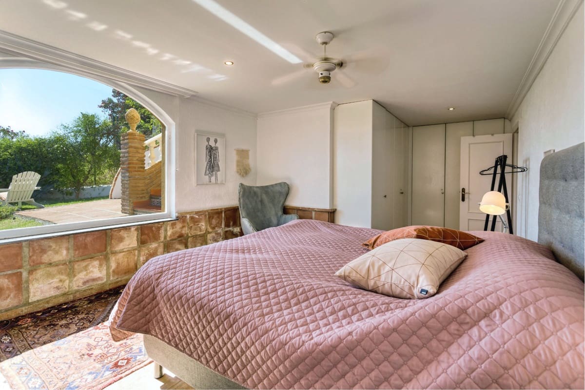 5 bedroom Villa for sale in Torremuelle with pool garage - € 1,095,000 (Ref: 9812451)