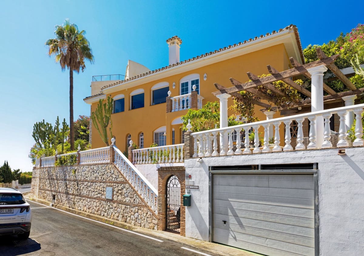 5 bedroom Villa for sale in Torremuelle with pool garage - € 1,095,000 (Ref: 9812451)