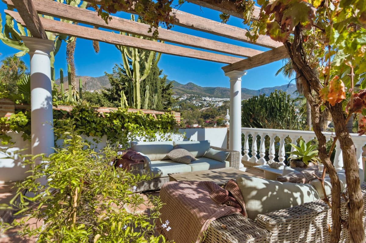 5 bedroom Villa for sale in Torremuelle with pool garage - € 1,095,000 (Ref: 9812451)