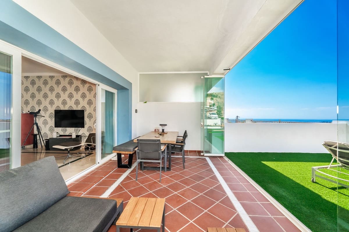 3 bedroom Apartment for sale in El Paraiso with pool garage - € 599,000 (Ref: 9813935)