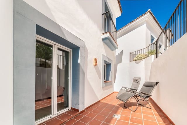 3 bedroom Apartment for sale in El Paraiso, Estepona with pool garage - € 599,000 (Ref: 9813935)