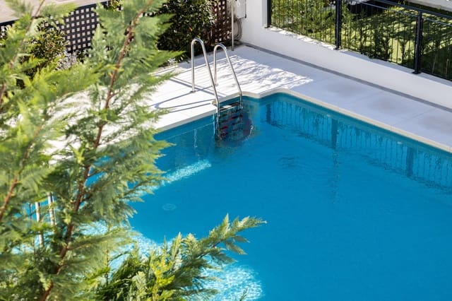 3 sypialnia Dom na sprzedaż w Bel-Air, Estepona z basenem garażem - 899 000 € (Ref: 9818437)