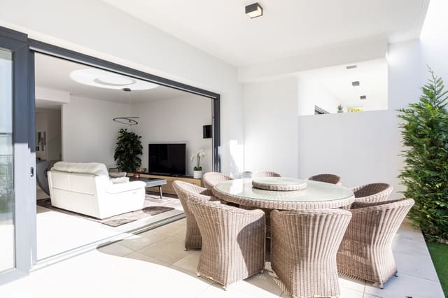 3 sypialnia Dom na sprzedaż w Bel-Air, Estepona z basenem garażem - 899 000 € (Ref: 9818437)