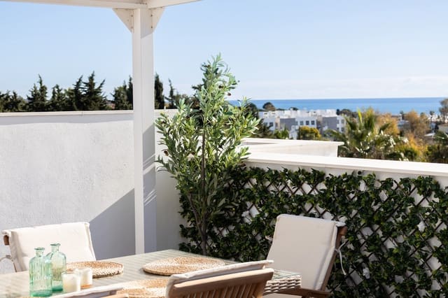3 sypialnia Dom na sprzedaż w Bel-Air, Estepona z basenem garażem - 899 000 € (Ref: 9818437)