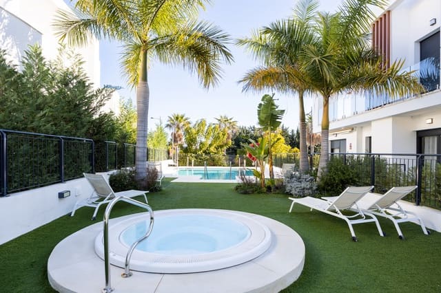 3 sypialnia Dom na sprzedaż w Bel-Air, Estepona z basenem garażem - 899 000 € (Ref: 9818437)