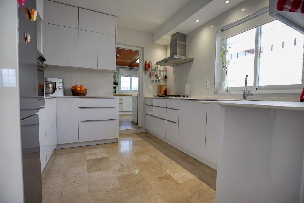 4 chambre Maison de Ville à vendre à Estepona - 768 000 € (Ref: 9818439)