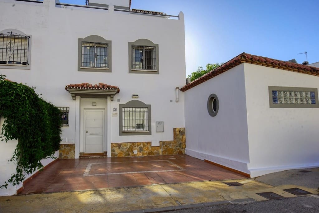 4 chambre Maison de Ville à vendre à Estepona - 768 000 € (Ref: 9818439)