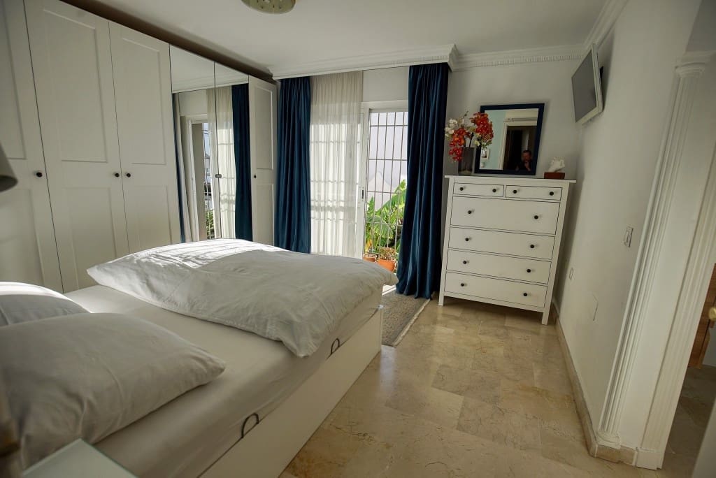 4 chambre Maison de Ville à vendre à Estepona - 768 000 € (Ref: 9818439)