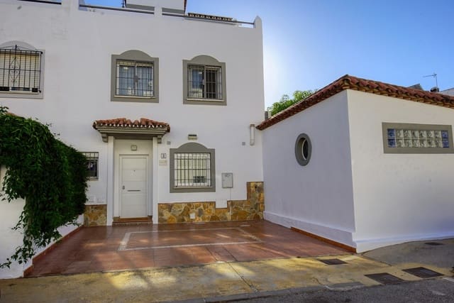 4 makuuhuone Omakotitalo myytävänä paikassa Estepona - 768 000 € (Ref: 9818439)