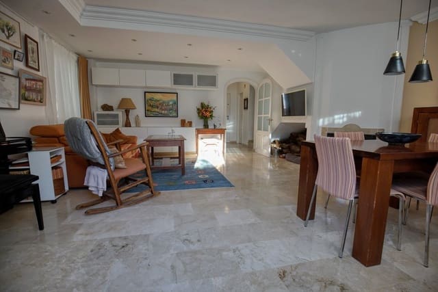 4 makuuhuone Omakotitalo myytävänä paikassa Estepona - 768 000 € (Ref: 9818439)