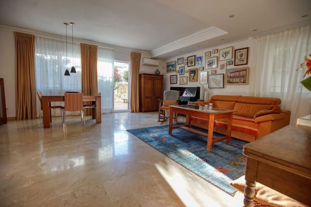 4 makuuhuone Omakotitalo myytävänä paikassa Estepona - 768 000 € (Ref: 9818439)