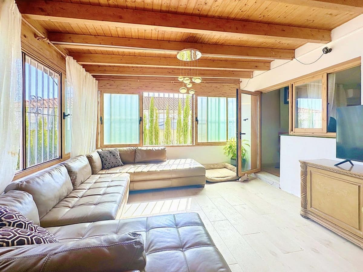 Chalet de 3 habitaciones en Estepona en venta con piscina garaje - 560.000 € (Ref: 9818440)