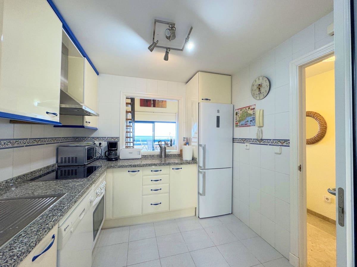 3 sypialnia Penthouse na sprzedaż w La Duquesa / Puerto de la Duquesa z basenem garażem - 370 000 € (Ref: 9818641)