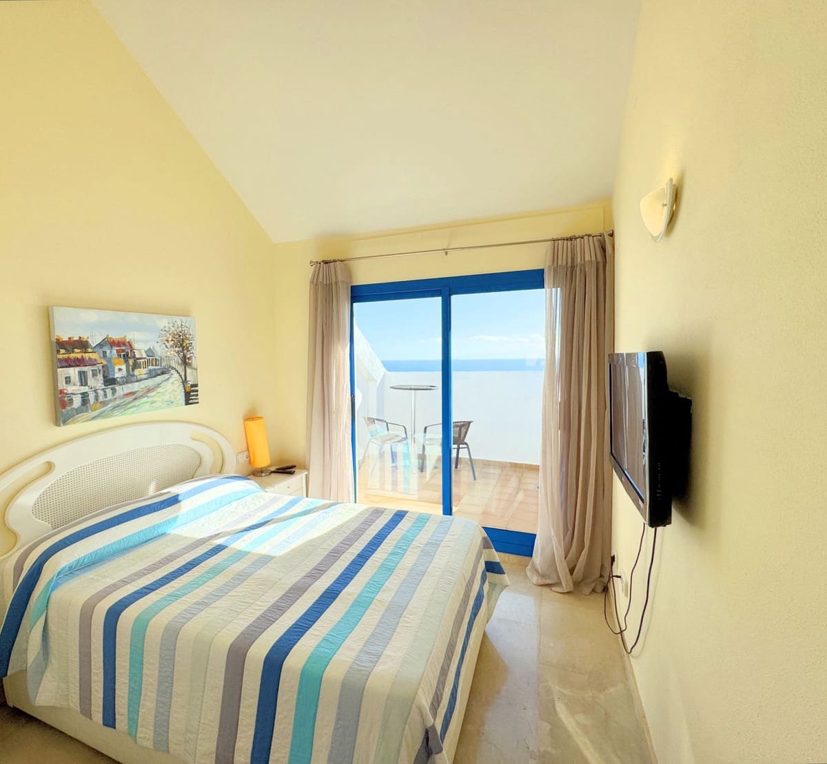 3 sypialnia Penthouse na sprzedaż w La Duquesa / Puerto de la Duquesa z basenem garażem - 370 000 € (Ref: 9818641)