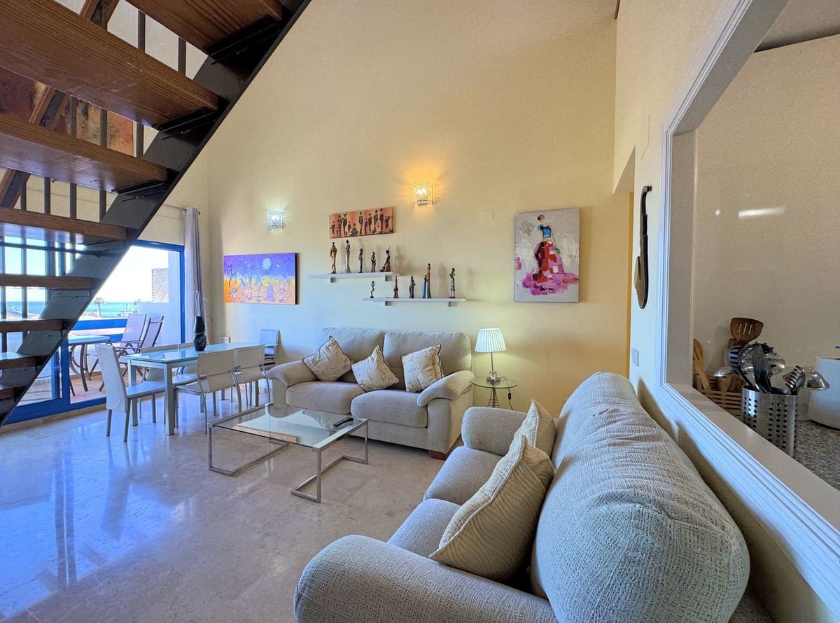 3 sypialnia Penthouse na sprzedaż w La Duquesa / Puerto de la Duquesa z basenem garażem - 370 000 € (Ref: 9818641)