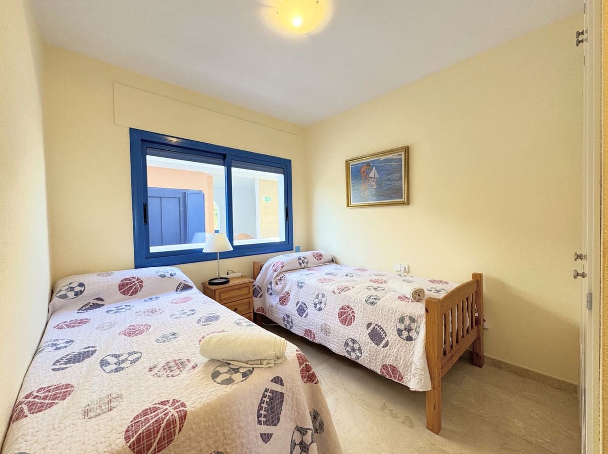 3 sypialnia Penthouse na sprzedaż w La Duquesa / Puerto de la Duquesa z basenem garażem - 370 000 € (Ref: 9818641)