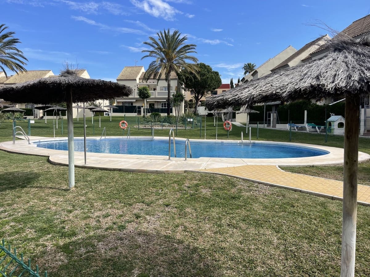 3 Zimmer Haus zu verkaufen in La Duquesa / Puerto de la Duquesa mit Pool Garage - 360.000 € (Ref: 9818643)