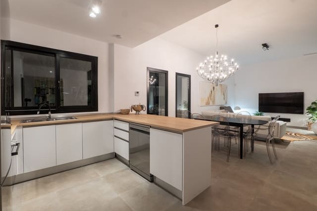 3 bedroom Villa for sale in Estepona with pool garage - € 949,000 (Ref: 9821637)