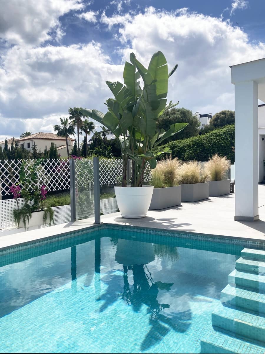 3 bedroom Villa for sale in Estepona with pool garage - € 949,000 (Ref: 9821637)