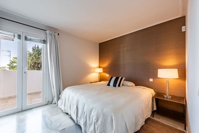 2 sypialnia Apartament na sprzedaż w Bel-Air, Estepona z basenem garażem - 490 000 € (Ref: 9823480)