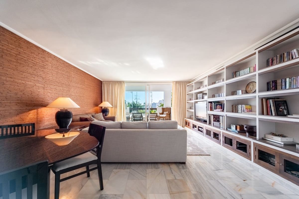 2 bedroom Apartment for sale in Bel-Air with pool garage - € 490,000 (Ref: 9823480)