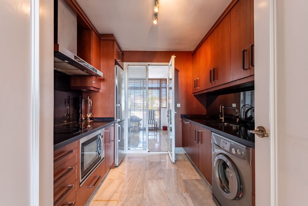 2 bedroom Apartment for sale in Bel-Air with pool garage - € 490,000 (Ref: 9823480)