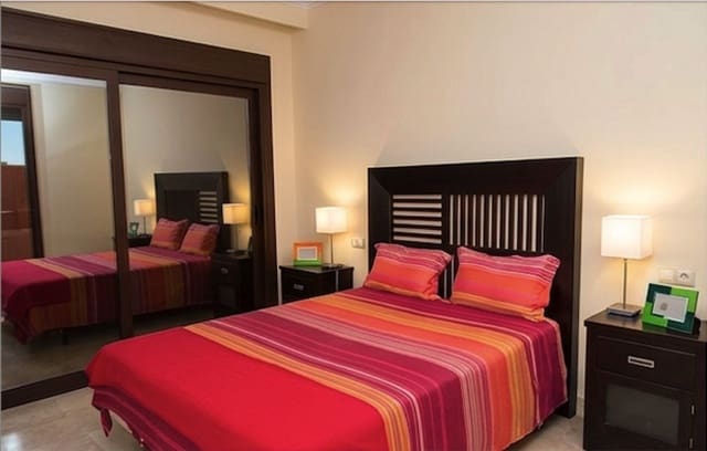 2 bedroom Apartment for sale in Estepona with pool garage - € 365,000 (Ref: 9823481)