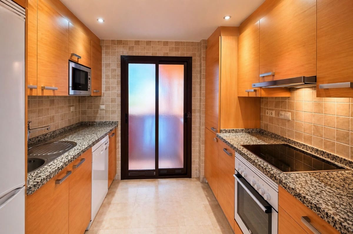 2 bedroom Apartment for sale in Estepona with pool garage - € 365,000 (Ref: 9823481)