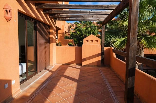 2 bedroom Apartment for sale in Estepona with pool garage - € 365,000 (Ref: 9823481)