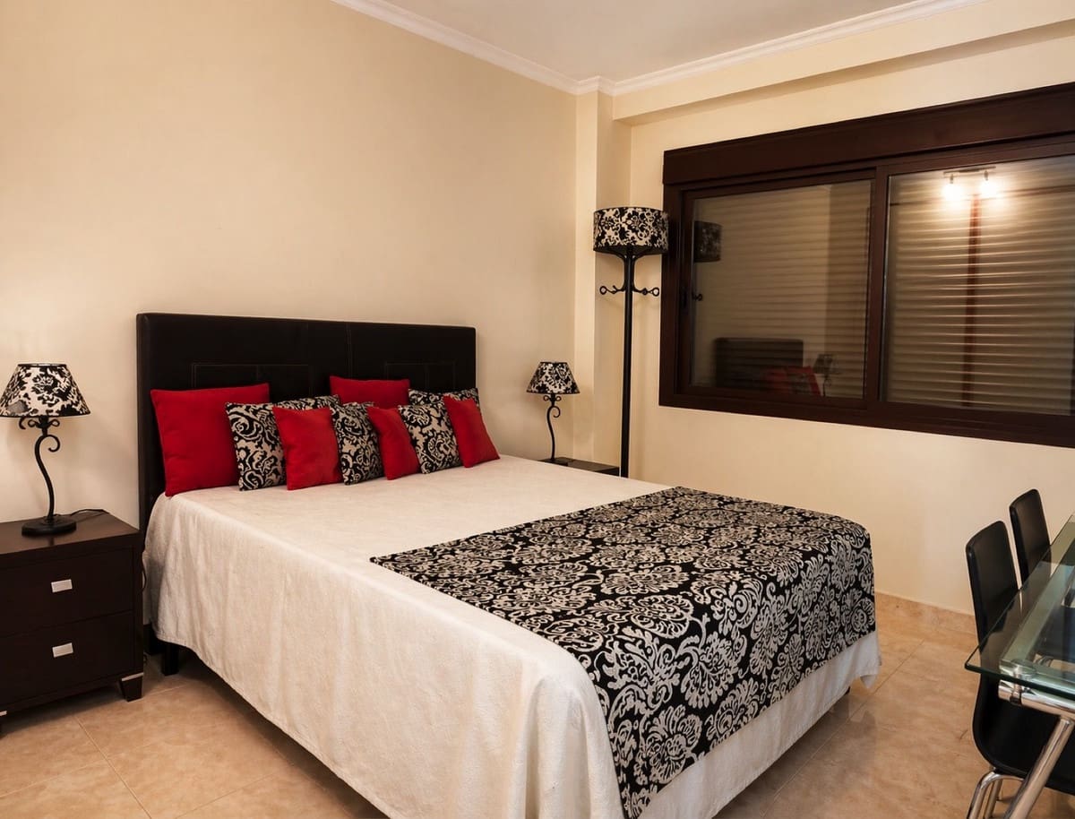 2 bedroom Apartment for sale in Estepona with pool garage - € 365,000 (Ref: 9823481)