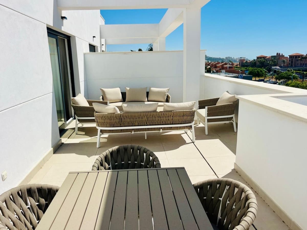 3 soverom Penthouse til salgs i Estepona med svømmebasseng garasje - € 675 000 (Ref: 9825625)
