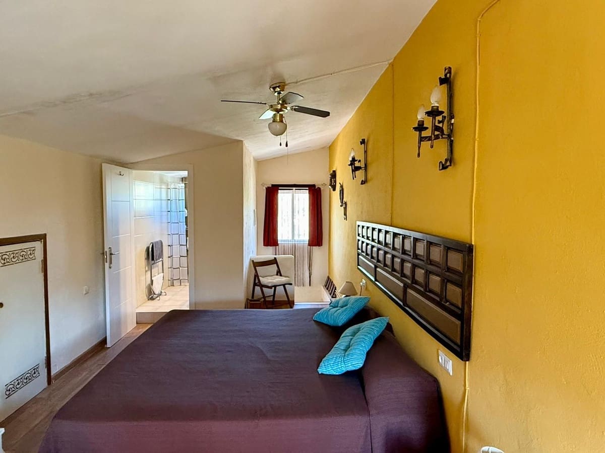 3 chambre Villa/Maison à vendre à Estepona avec piscine garage - 549 000 € (Ref: 9825628)