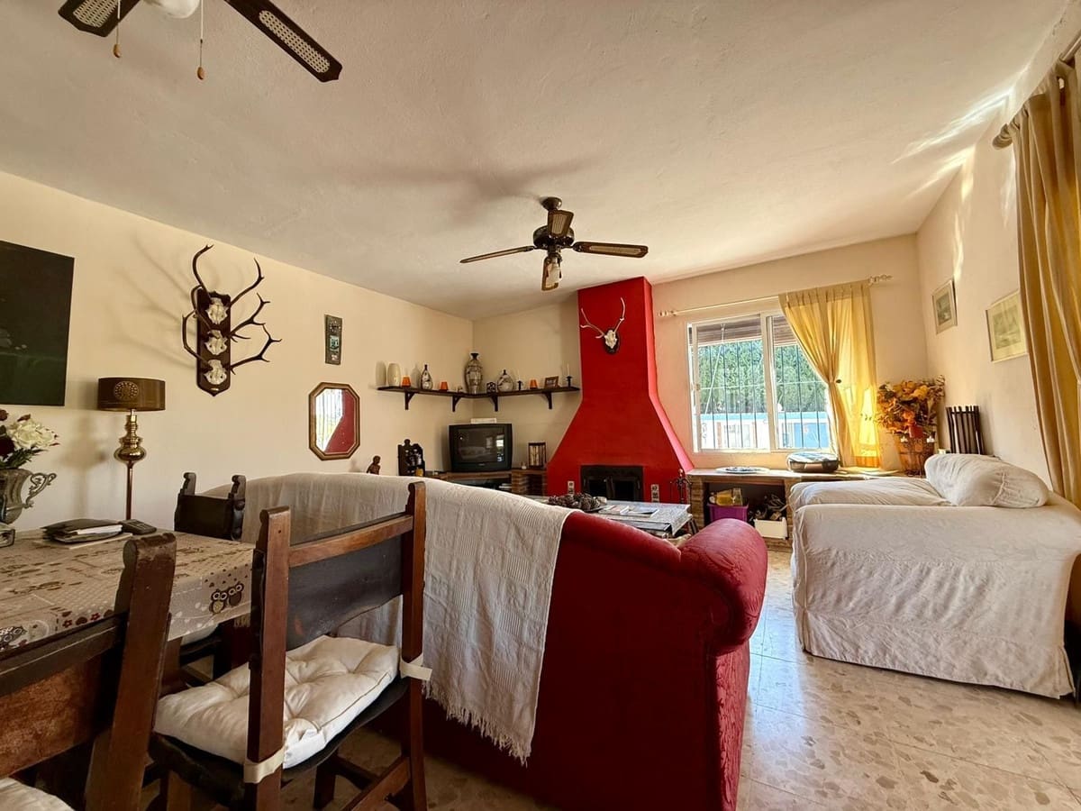 3 chambre Villa/Maison à vendre à Estepona avec piscine garage - 549 000 € (Ref: 9825628)