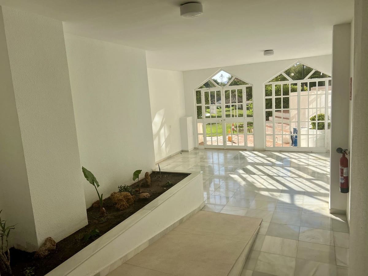 3 chambre Appartement à vendre à Estepona avec piscine - 320 000 € (Ref: 9825632)