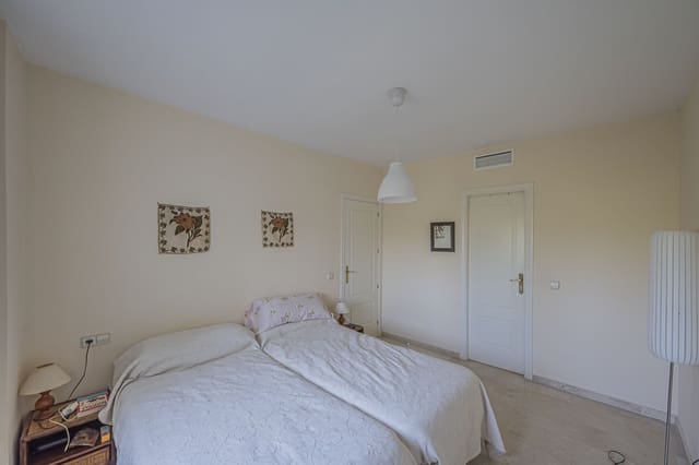 1 chambre Appartement à vendre à Costalita, Estepona avec piscine garage - 249 000 € (Ref: 9825634)