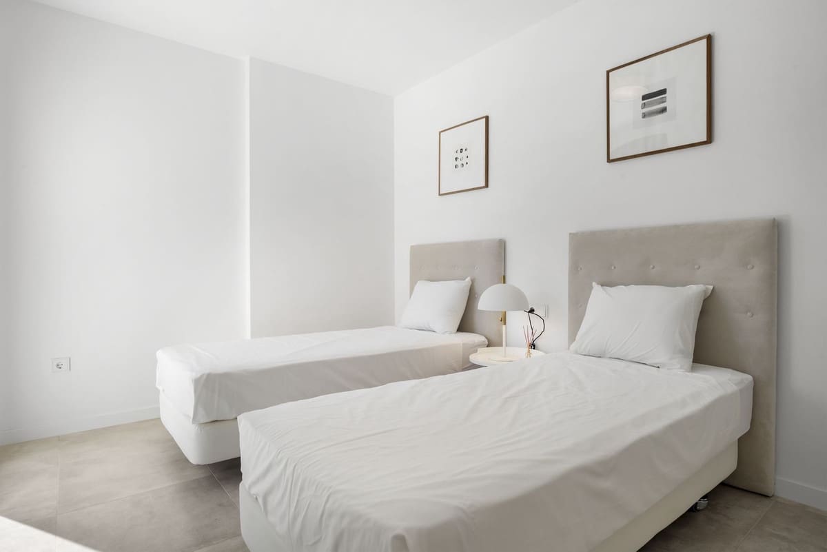 3 bedroom Apartment for sale in Estepona with pool - € 695,000 (Ref: 9825637)