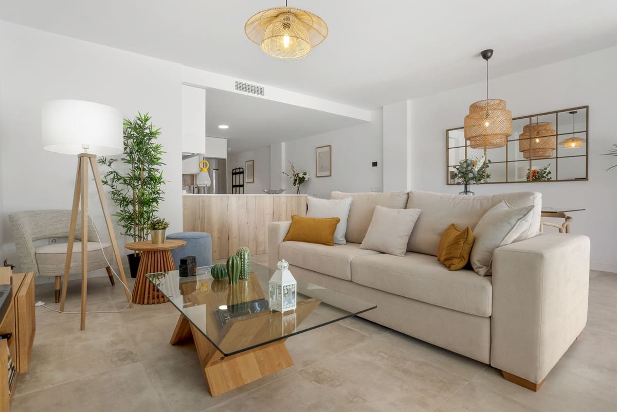 3 bedroom Apartment for sale in Estepona with pool - € 695,000 (Ref: 9825637)