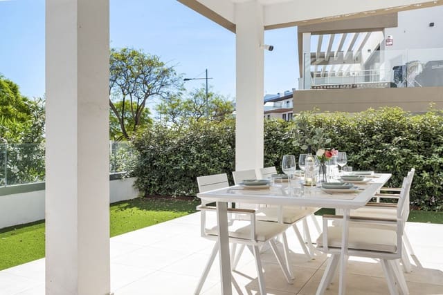 3 bedroom Apartment for sale in Estepona with pool - € 695,000 (Ref: 9825637)