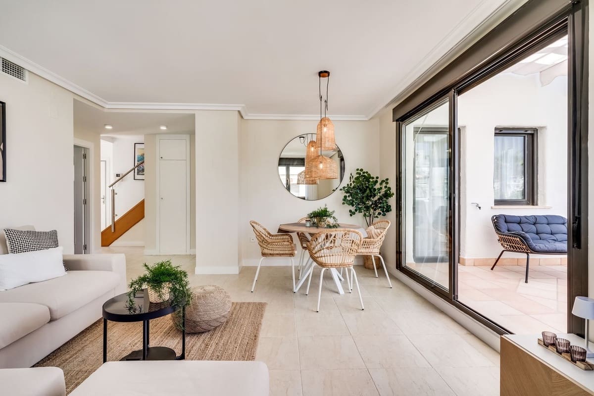 2 soveværelse Penthouse til salg i New Golden Mile med swimmingpool garage - € 489.000 (Ref: 9826699)