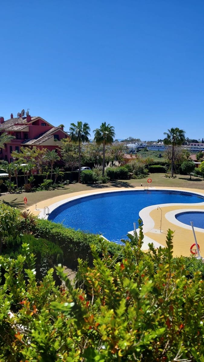 2 sypialnia Apartament na sprzedaż w Estepona z basenem garażem - 412 000 € (Ref: 9826700)