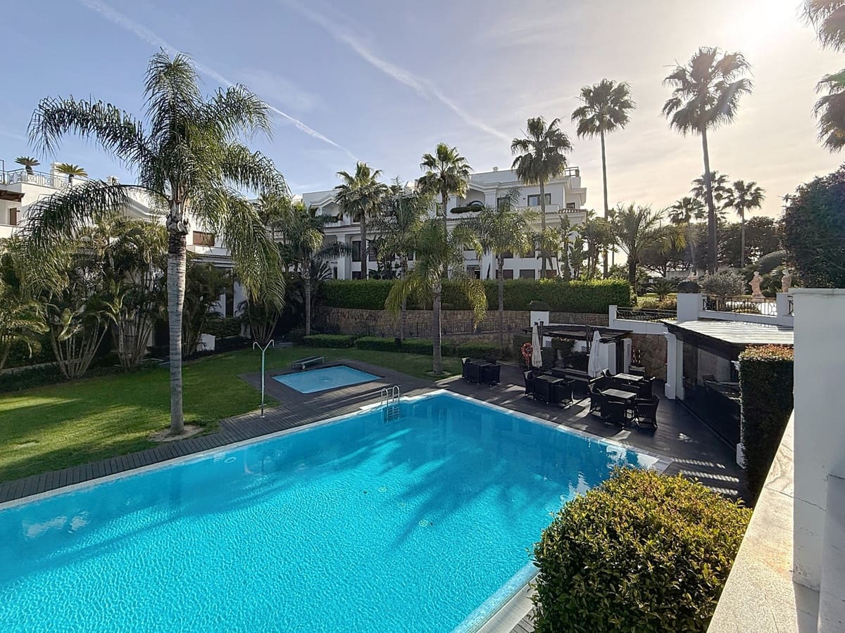 2 camera da letto Appartamento in vendita in Estepona con piscina - 1.150.000 € (Rif: 9826704)