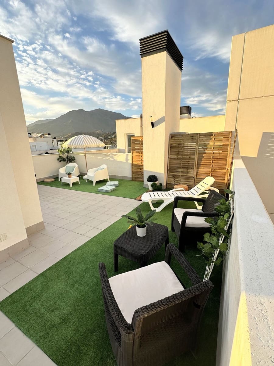 3 soverom Penthouse til salgs i Estepona med svømmebasseng garasje - € 729 000 (Ref: 9826705)